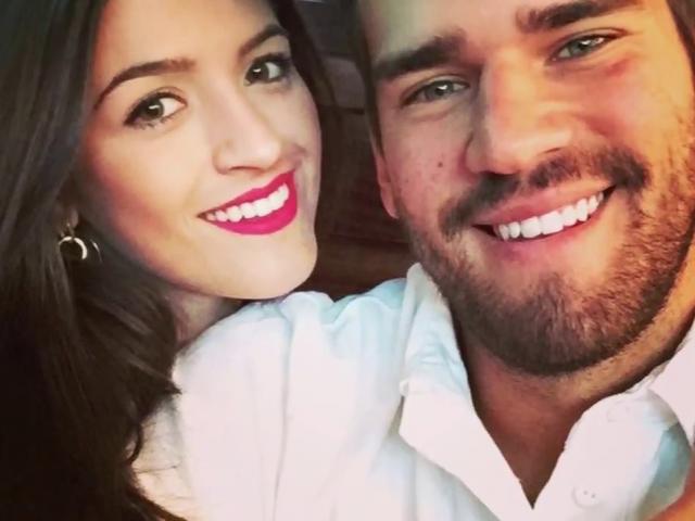 ”Bom tấn” Alisson đến Liverpool: Mang theo vợ tuyệt sắc, biểu tượng của gợi cảm