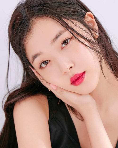 Nữ hoàng tai tiếng Sulli: Mặt xinh thì để tóc bà già cũng đẹp - 2