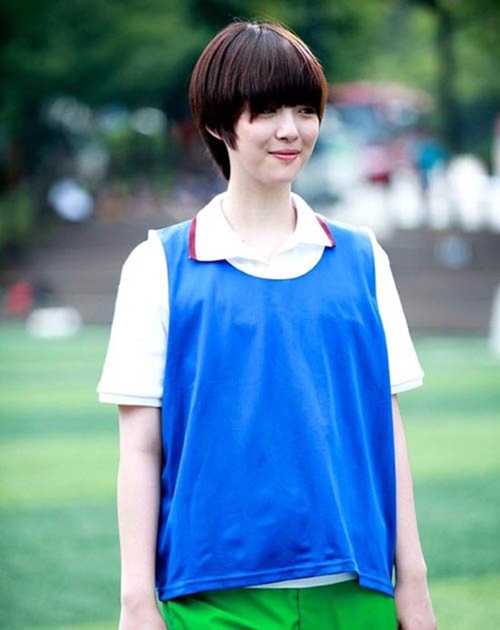 Nữ hoàng tai tiếng Sulli: Mặt xinh thì để tóc bà già cũng đẹp - 13