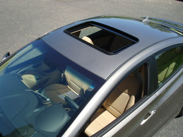 Ô tô - Sự giống nhau và khác nhau giữa Sunroof và Moonroof