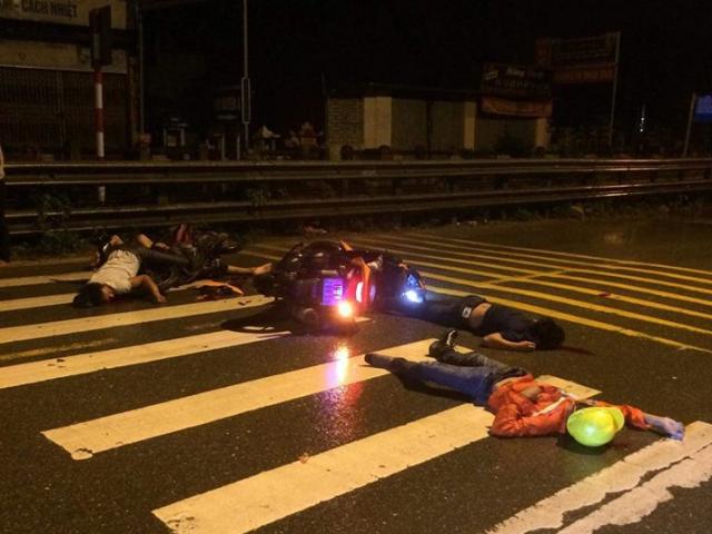 Tin tức trong ngày - HN: Sau cú đâm kinh hoàng, 5 người trên 2 xe máy văng tứ tung