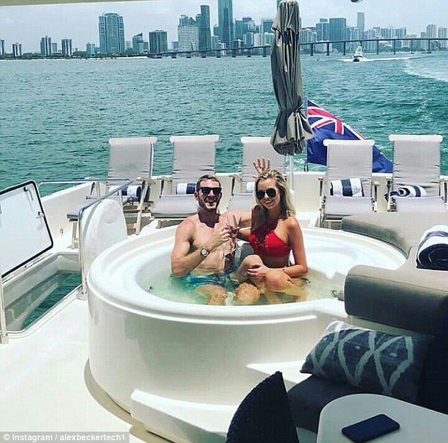 Hội con nhà giàu khoe ảnh ăn chơi trên mạng xã hội Instagram - 12