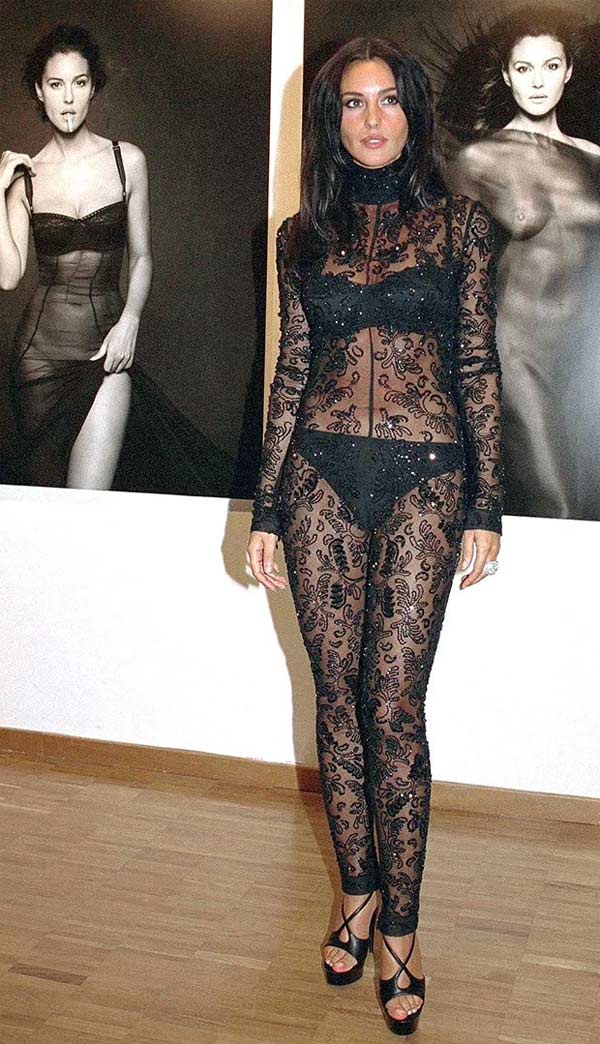 Áo xuyên thấu của "Người có vẻ đẹp đàn bà nhất trong số các đàn bà Ý" - 13