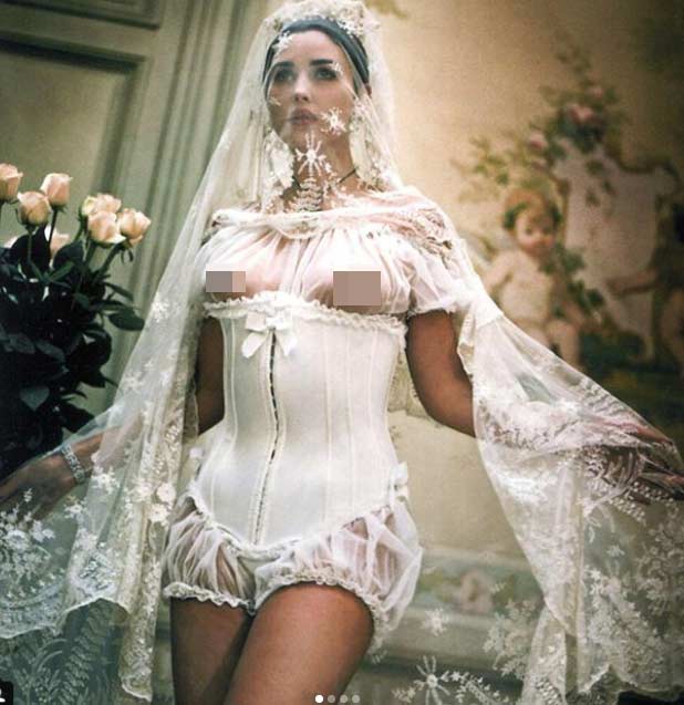 Áo xuyên thấu của "Người có vẻ đẹp đàn bà nhất trong số các đàn bà Ý" - 10