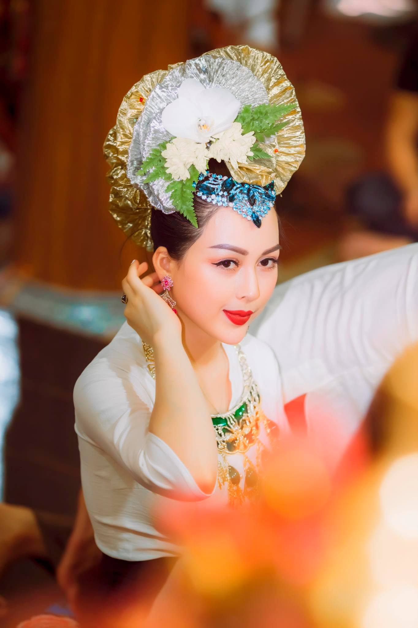 Khó ngờ nữ MC diễn viên này lại quá xinh đẹp khi hóa thân cô đồng - 4