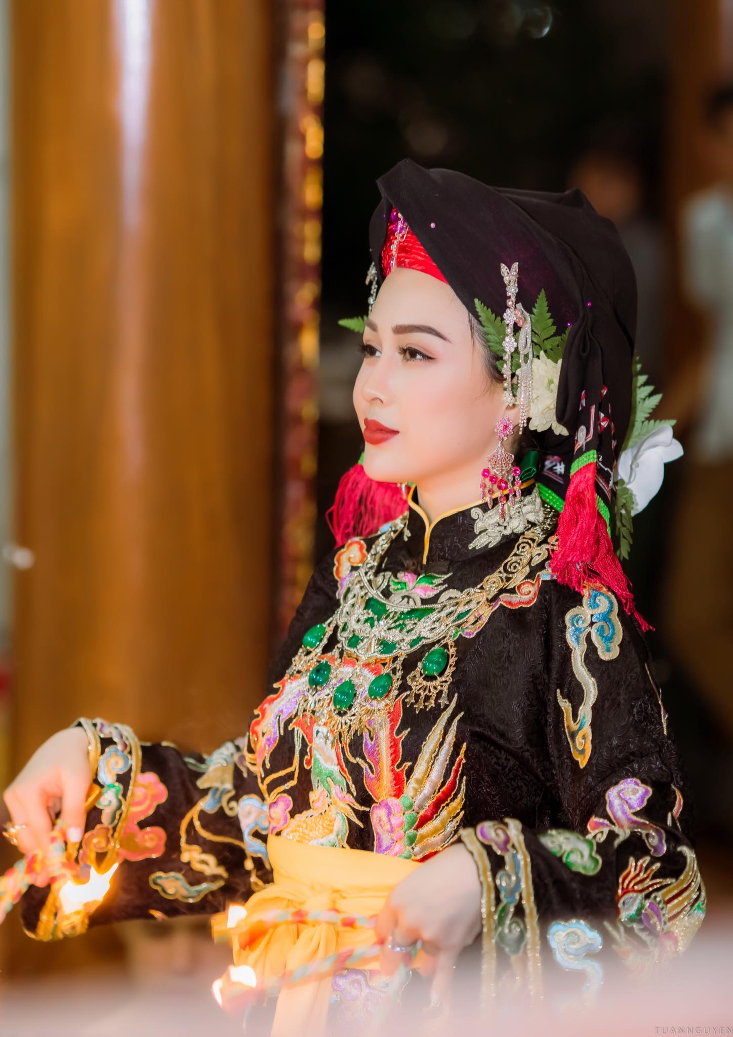 Khó ngờ nữ MC diễn viên này lại quá xinh đẹp khi hóa thân cô đồng - 5