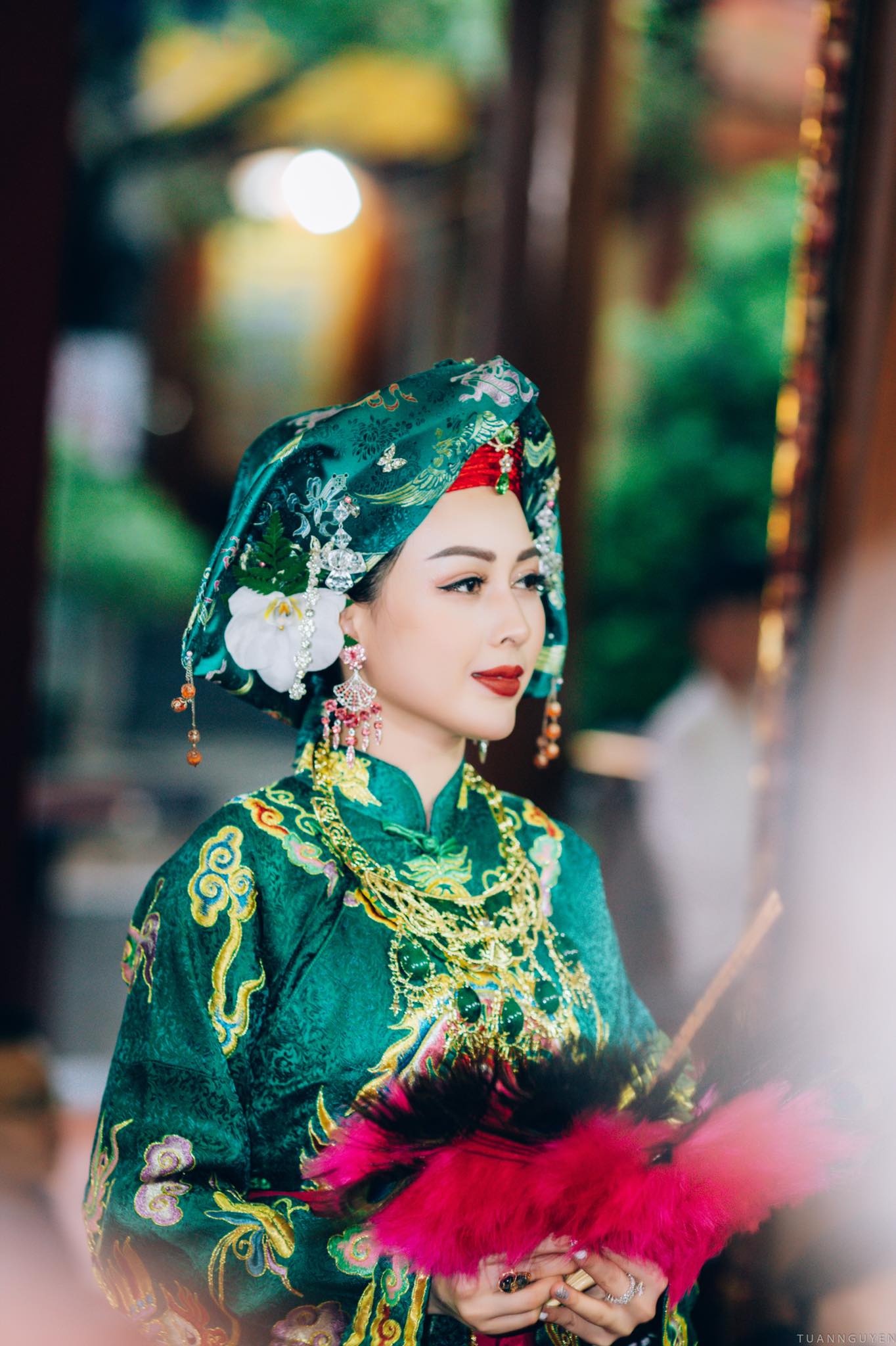 Khó ngờ nữ MC diễn viên này lại quá xinh đẹp khi hóa thân cô đồng - 7