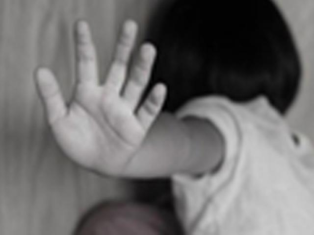 Pháp luật - Nghi án cháu gái 8 tuổi bị hàng xóm bà ngoại dâm ô ở đống rơm