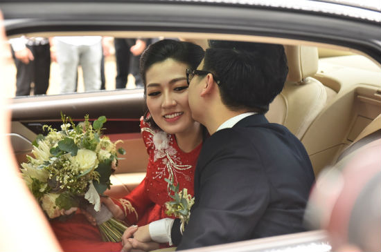 Á hậu Tú Anh rạng rỡ trong ngày lên xe hoa với chồng thiếu gia - 7