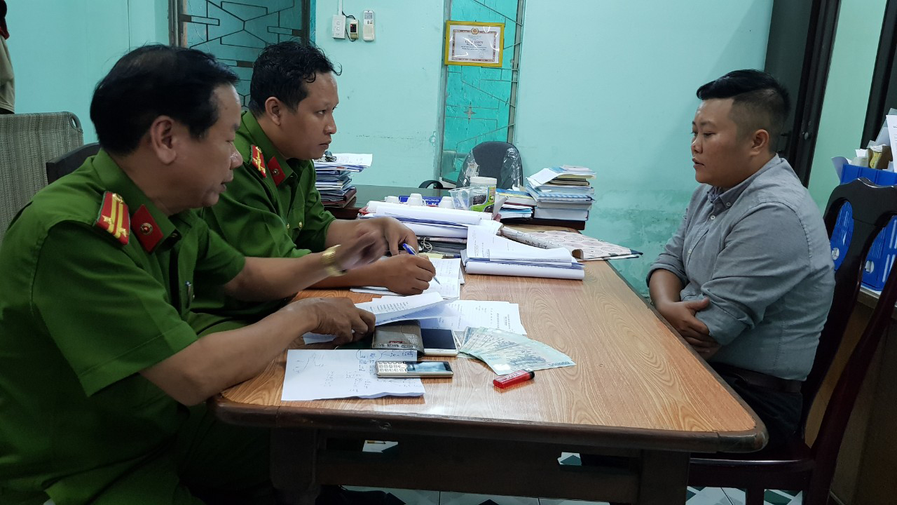 Giả công an, vào chung cư cao cấp làm điều này với người đàn ông Hàn Quốc - 1