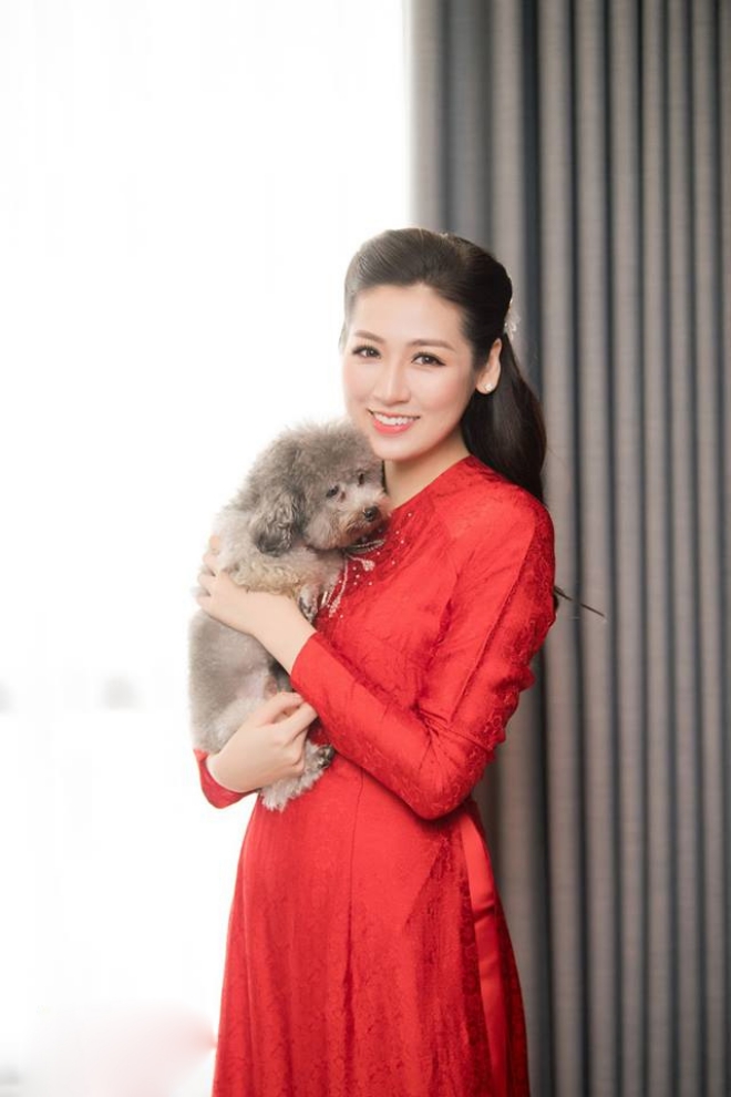 Áo dài cưới đỏ thắm tôn dáng đầy đặn của á hậu Tú Anh - 2