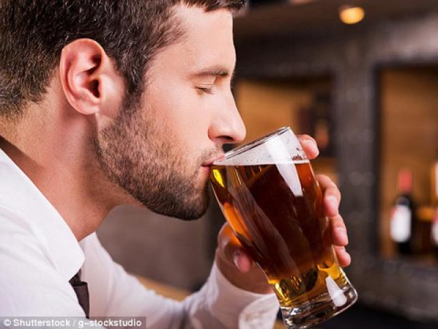 Sức khỏe đời sống - Uống bia vừa phải thực sự thúc đẩy "bản lĩnh đàn ông"