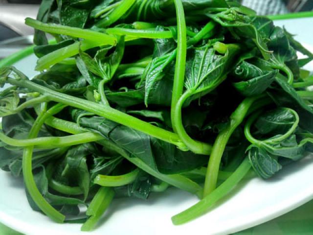 Ẩm thực - Làm món rau khoai lang xào tỏi nức mũi nhờ nguyên liệu đặc biệt này