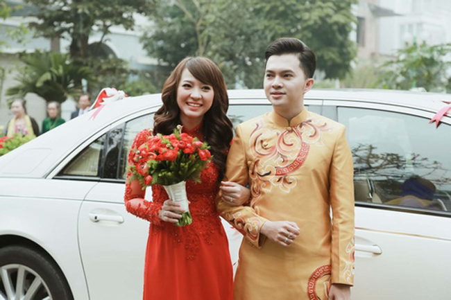 Ca sĩ Nam Cường tổ chức tiệc cưới ở Hà Nội gây nhiều bất ngờ. Nam ca sĩ dùng siêu xe Mercedes-benz Maybach 62S khoảng 20 tỷ đồng để rước cô dâu về căn biệt thự sang trọng.
