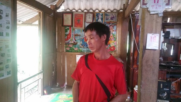 Ám ảnh cảnh chồng ngẩn ngơ kiếm tìm vợ con bị chôn vùi trong đất đá - 2