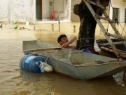 Tin tức trong ngày - Thanh Hóa: Lũ tràn về, dân trèo cây tháo chạy