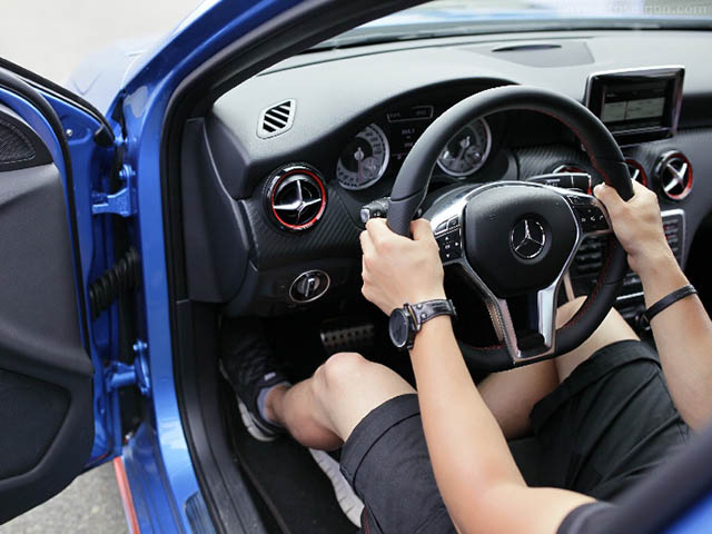 Ô tô - Tư thế lái xe đúng chuẩn bạn cần biết