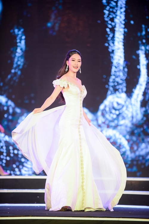 Chung khảo Hoa hậu VN: Lộ diện 25 cô gái tài sắc nhất miền Bắc - 4