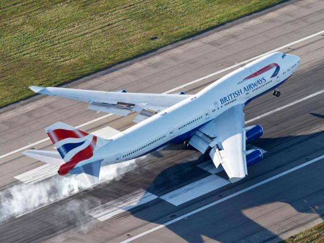 Thế giới - Quản lý hãng hàng không Anh bị tố bán dâm giữa các chuyến bay