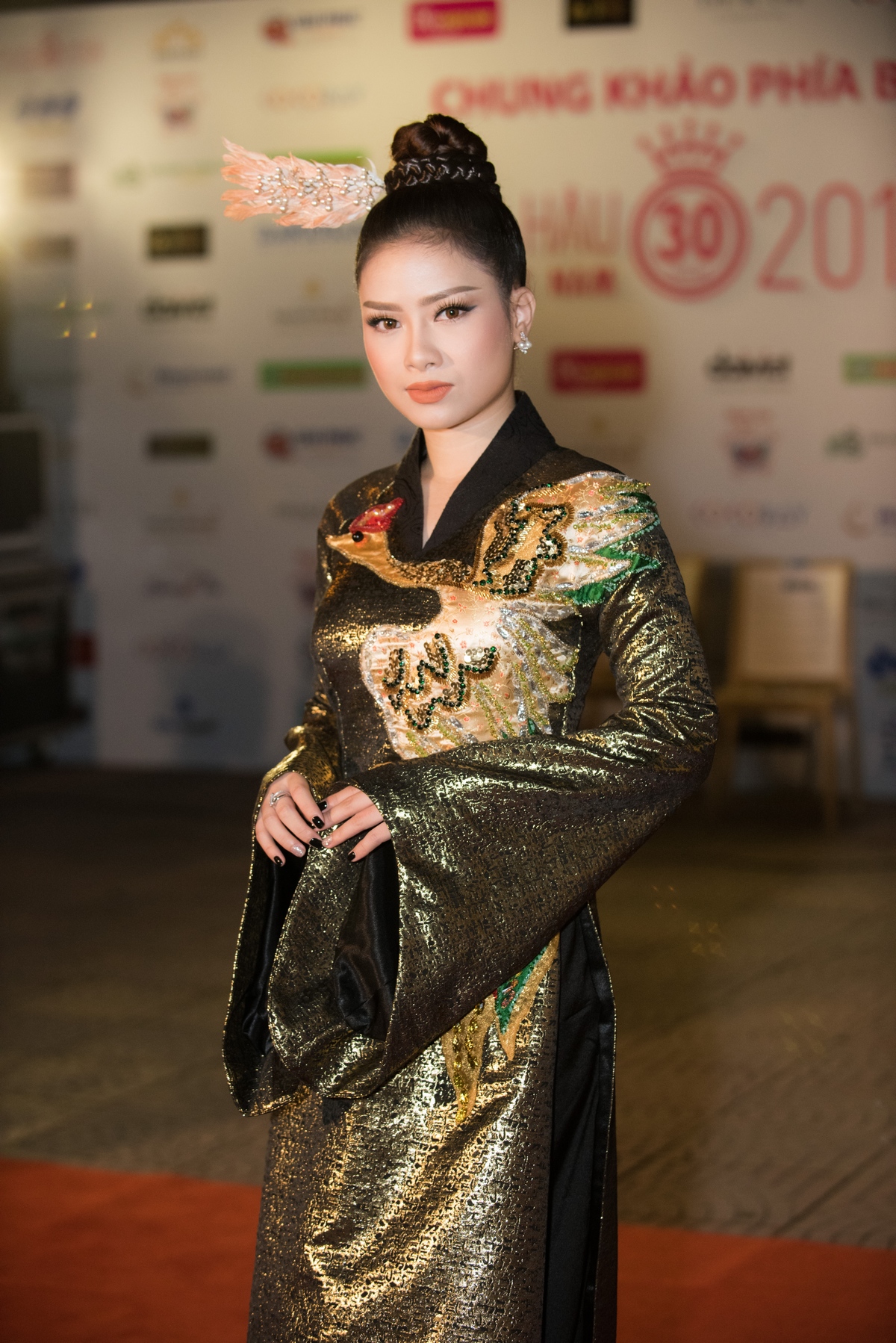 Dương Hoàng Yến gây choáng với màn lột xác ở đêm thi Hoa hậu - 1