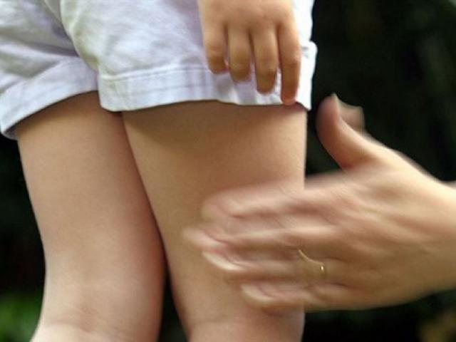 Pháp luật - Nghi vấn 2 anh em dâm ô bé gái 6 tuổi