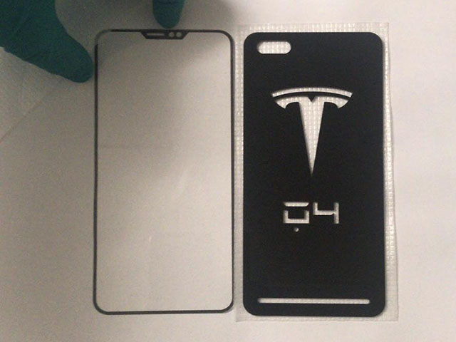NÓNG: Tesla đang tạo bản sao iPhone X của riêng mình
