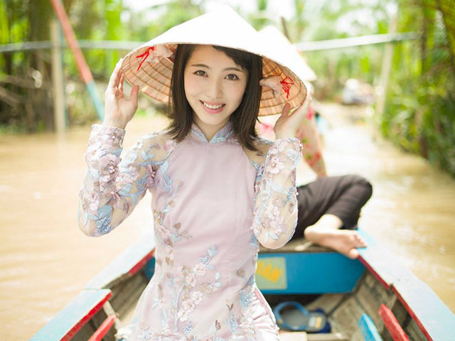 Đời sống Showbiz - "Thánh nữ" 17 tuổi xứ Phù Tang bí mật tới Việt Nam chụp ảnh