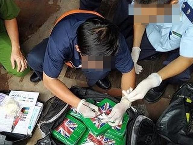 Pháp luật - Phát hiện 100 bánh cocaine trong container phế liệu