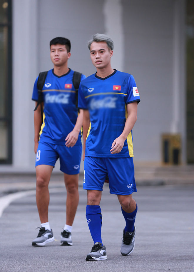 Hot boy U23 VN: Văn Toàn khoe tóc lạ quyết vượt qua Công Phượng - 1