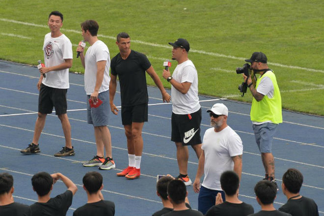 Ronaldo &#34;nịnh&#34; fan Trung Quốc: Siêu sao mưu cao ôm mộng tỷ phú USD - 1