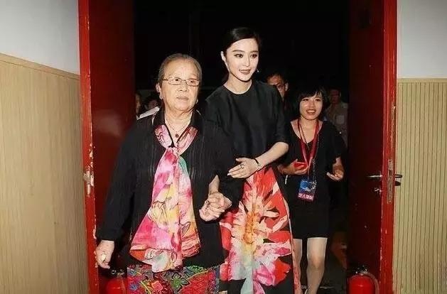 "Dung Ma Ma" U90 giọng yếu ớt, đi xe buýt mua rau khiến fan thương cảm - 5