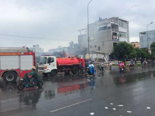 Cháy chợ Gạo ở Hưng Yên: Nghẹt thở phá cửa cứu 2 cháu bé