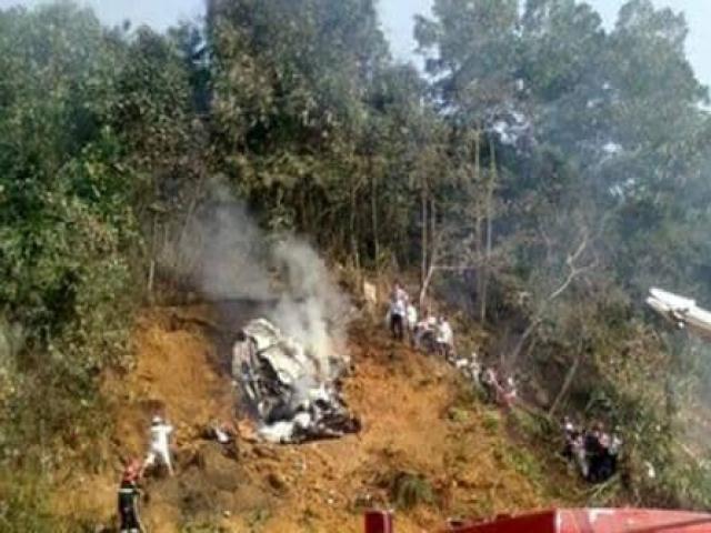 Cận cảnh hiện trường vụ máy bay quân sự rơi tại Nghệ An