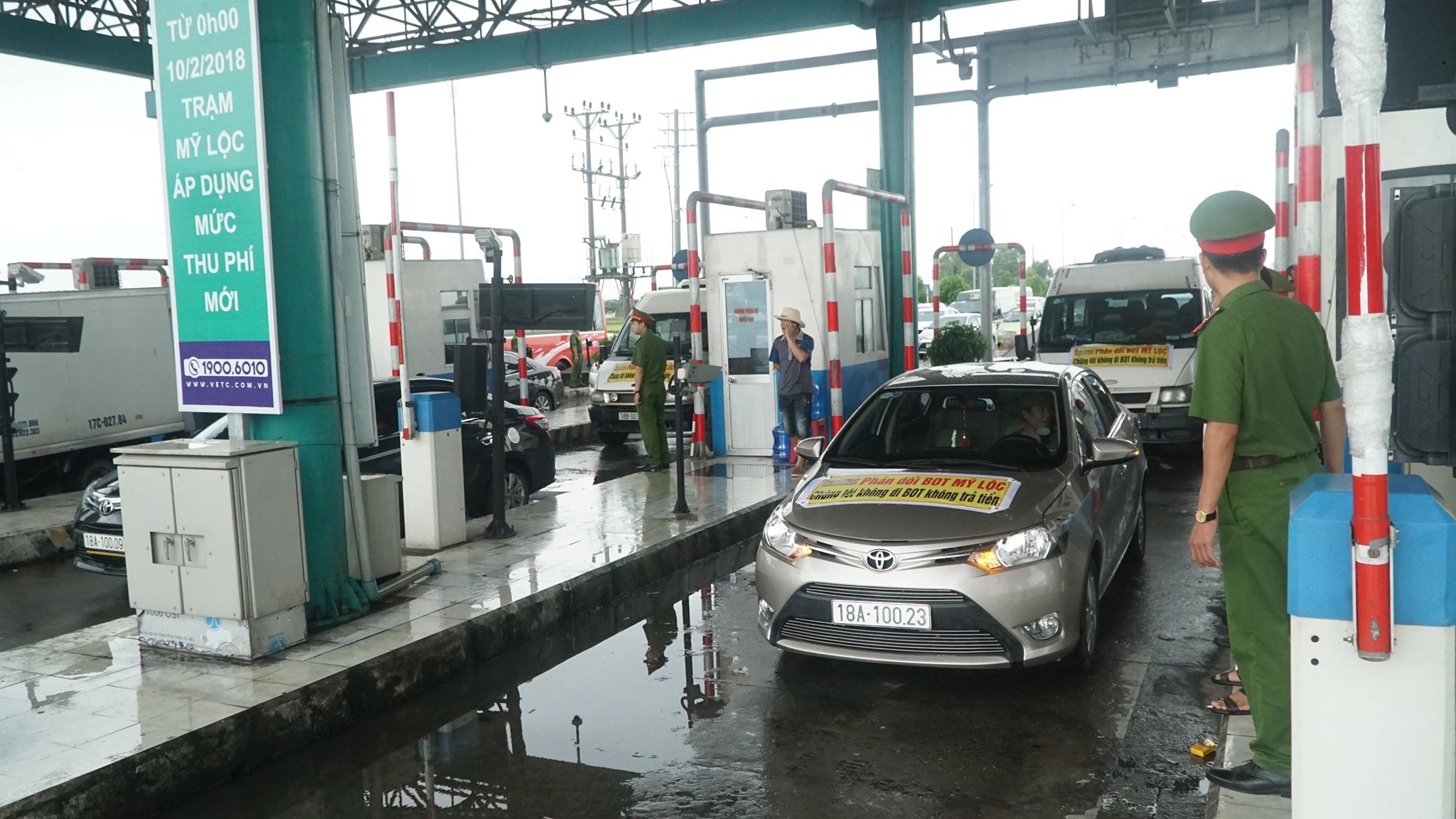 Nóng 24h qua: 2 phi công cùng máy bay Su-22 rơi trong lần bay thứ 3 - 3