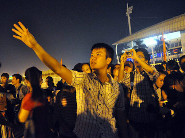 Công nghệ thông tin - Kinh nghiệm chụp ảnh "trăng máu" sắp diễn ra vào sáng 28/7