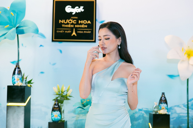 Phạm Hương ra dáng hoa hậu, cùng Châu Bùi và Bích Phương xử gọn “thử thách tươi mát” - 7