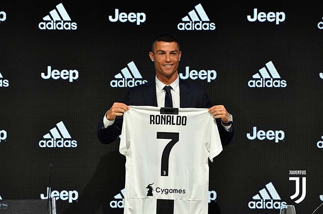 “Siêu bom tấn” Ronaldo: Juventus khổ ải &#34;cày tiền&#34; vì nhà tài trợ - 1