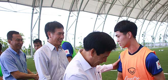 Thủ môn U23 VN Bùi Tiến Dũng: Khẳng định mình bằng… mái tóc mới - 8