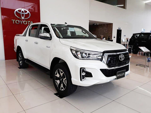 Toyota Hilux 2018 phiên bản cao cấp nhất đã có mặt tại đại lý
