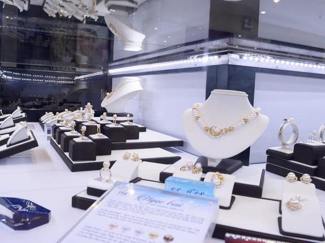 Kinh doanh - Bán trang sức vàng bạc hay xe sang Mercedes dễ có lời hơn?