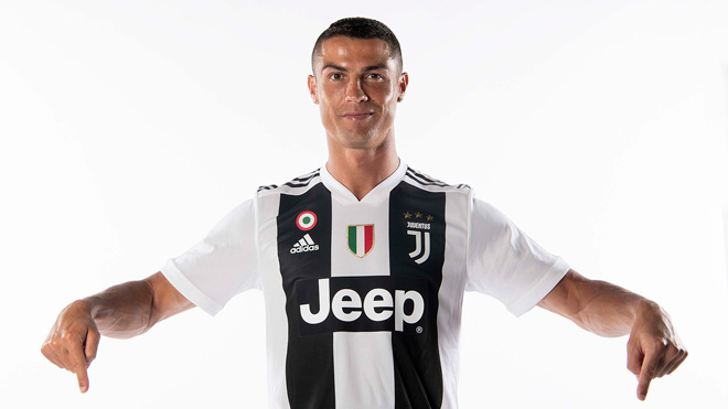 Hiệu ứng Ronaldo: Trận bóng làng sốt vé, “phản đồ” xin về Juventus - 1