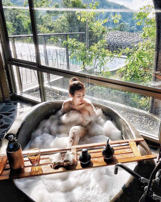 "Bỏng mắt" ngắm tiểu thư nhà giàu tận hưởng kỳ nghỉ hè xa xỉ - 4