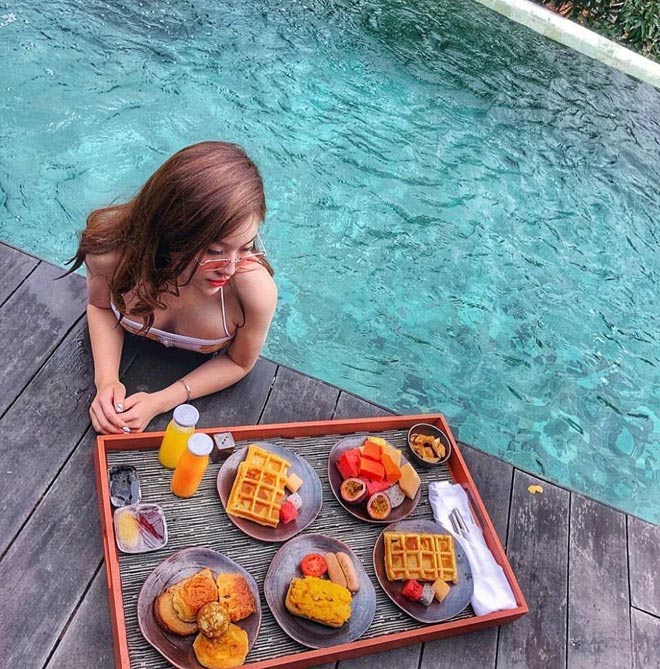 "Bỏng mắt" ngắm tiểu thư nhà giàu tận hưởng kỳ nghỉ hè xa xỉ - 1