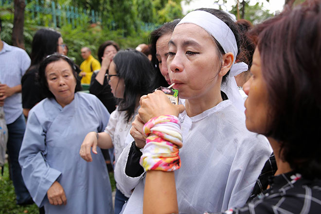 Vợ con, đồng nghiệp rơi lệ nhìn mặt NSƯT Thanh Hoàng lần cuối - 10