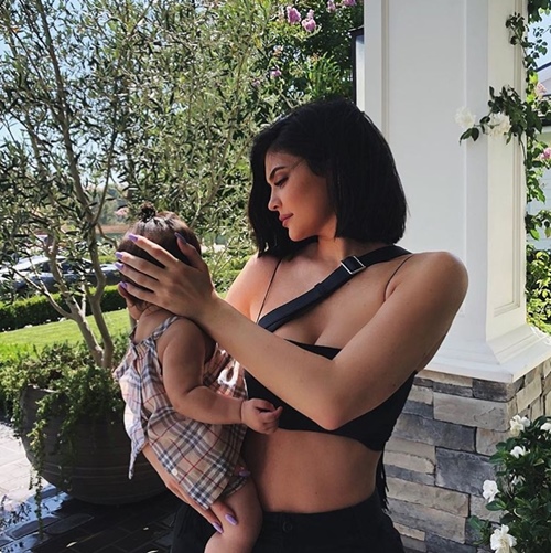 Kylie Jenner "nữ hoàng thả rông" bạo nhất Hollywood ngày càng 𝓈ℯ𝓍y