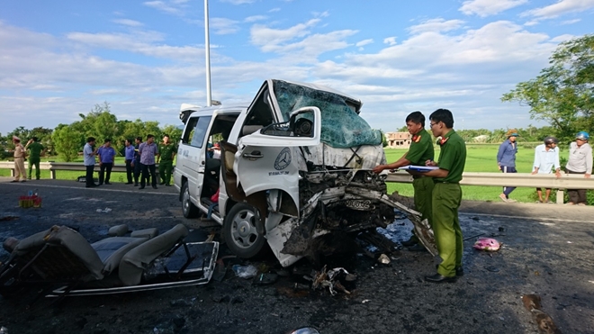 Tai nạn 13 người chết ở Quảng Nam: Gia đình chú rể 4 người tử vong - 1