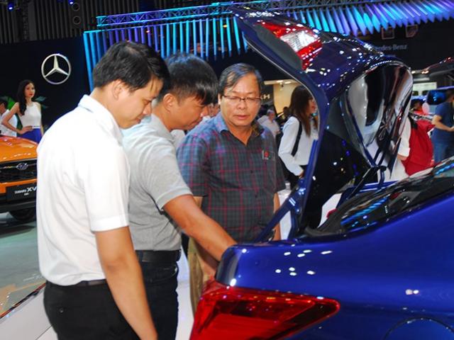 Thị trường - Tiêu dùng - Giá ô tô nhảy múa cùng đồng đôla Mỹ