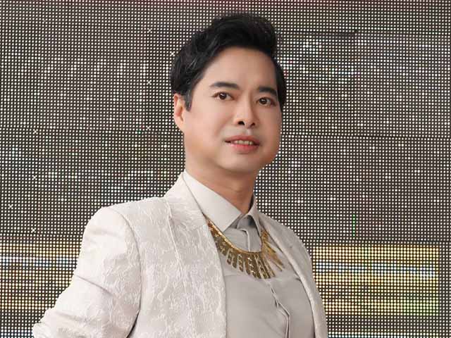 Đời sống Showbiz - Clip "ông hoàng nhạc sến" Ngọc Sơn khoe nói được "8 thứ tiếng" như thần