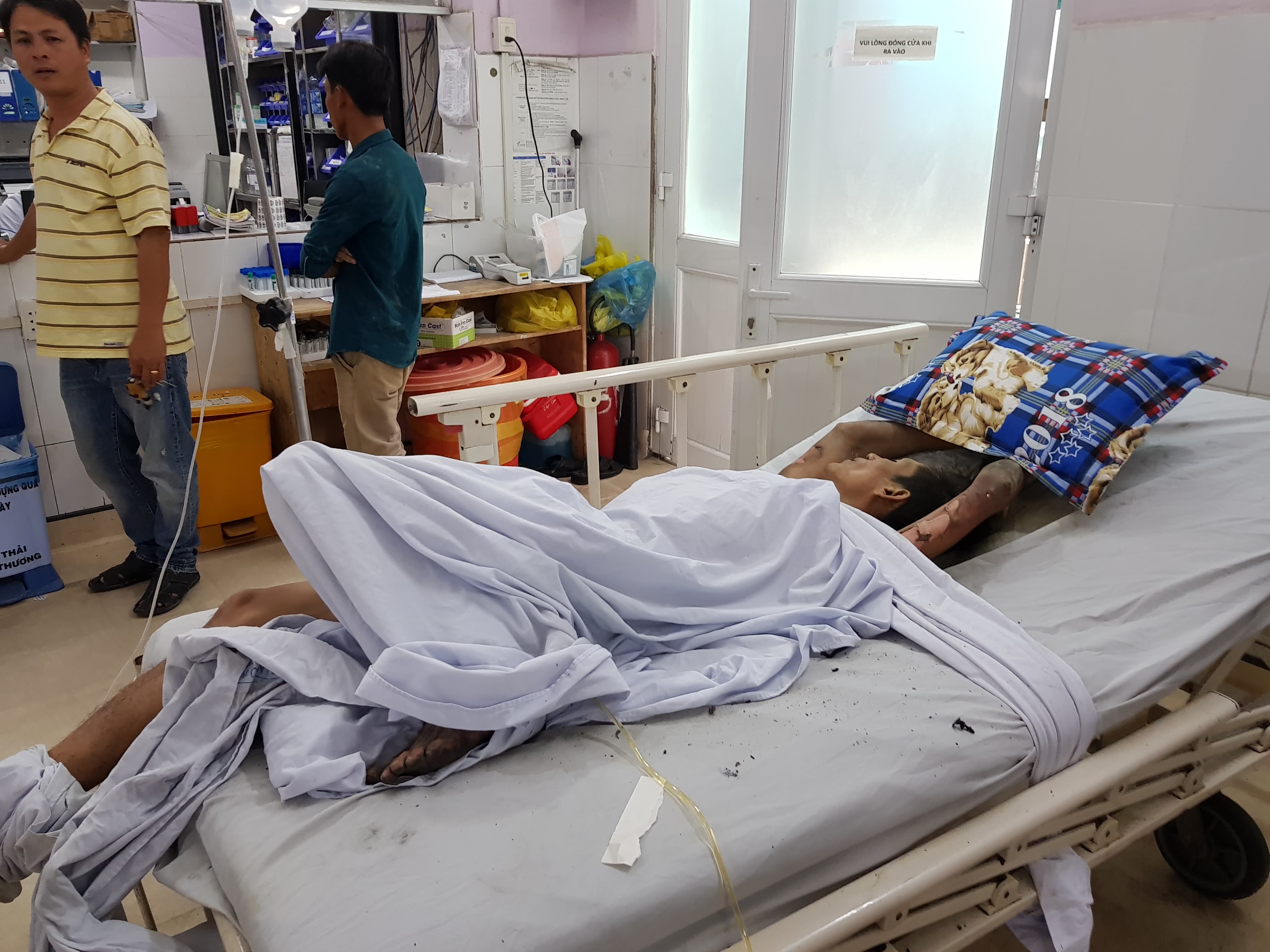 Tin mới nhất vụ đưa bạn gái về phòng trọ, thanh niên làm chuyện “động trời” - 1