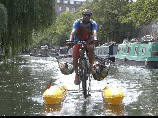 Thế giới xe - Xe đạp trên nước, giải pháp cho mùa mưa bão ở nước ta?